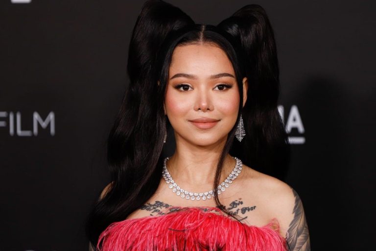 From TikTok Star to Full-Time Influencer: A Transition Guide From TikTok Star to Full-Time Influencer: A Transition Guide