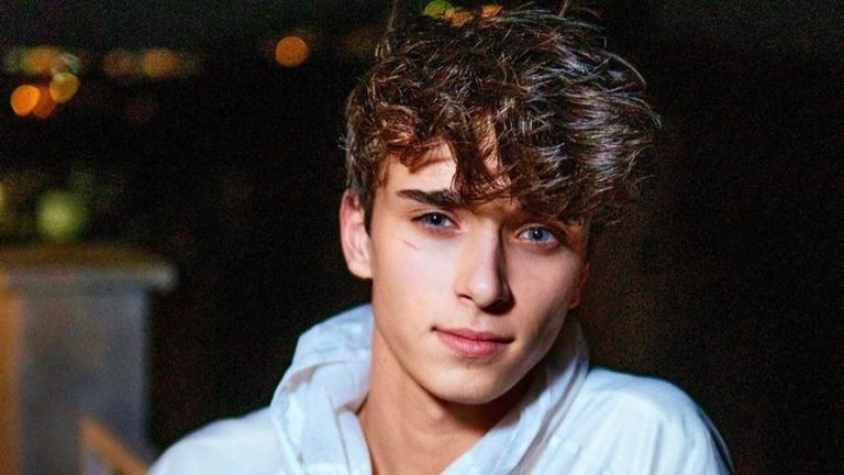 From TikTok Star to Influencer: Your Path to Full-Time Fame From TikTok Star to Influencer: Your Path to Full-Time Fame