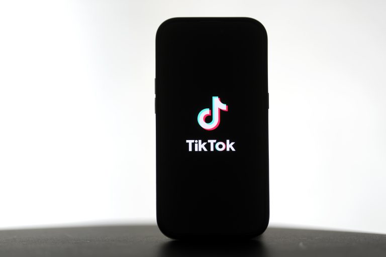 Comparing TikTok and YouTube: A Deep Dive into Video Creation